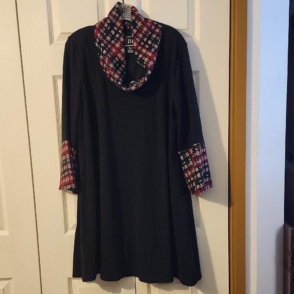 Elegant Black Sweater  Dress with Patterned Accents